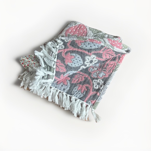 Envogue Dreamy Cotton Gauze Throw Blanket Quilt Strawberry Floral Print 50x60” - Picture 2 of 10